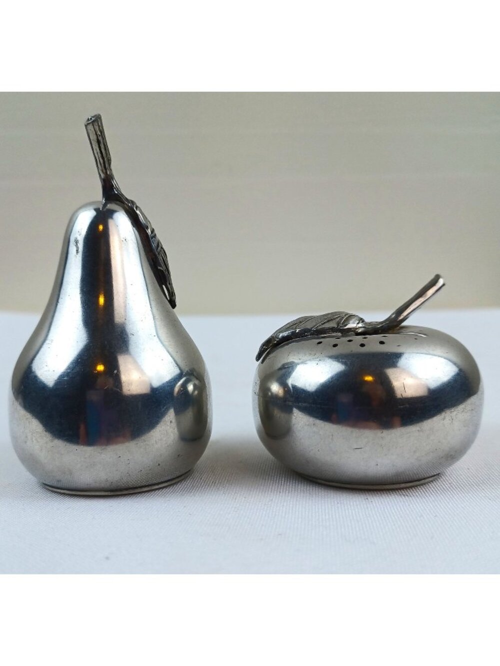 Kirk Stieff Pewter Salt & Pepper Shakers Apple Pear Set Vintage MCM USA